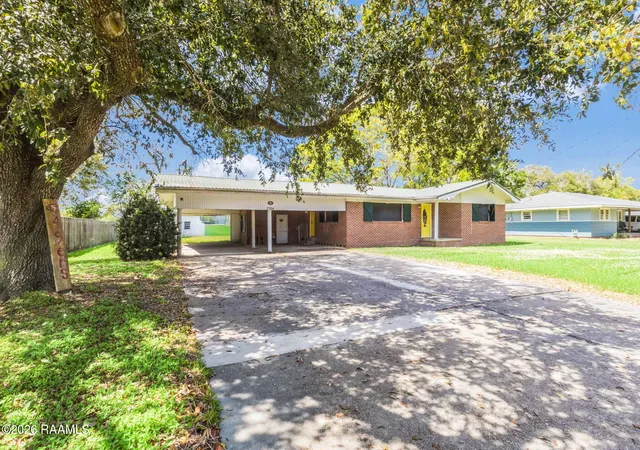 Photo 1 of Single family home for sale at 2304 Louisiana Dr, New Iberia, LA 70560 | MLS# 2600002066 | Listing updated on 2026-04-27