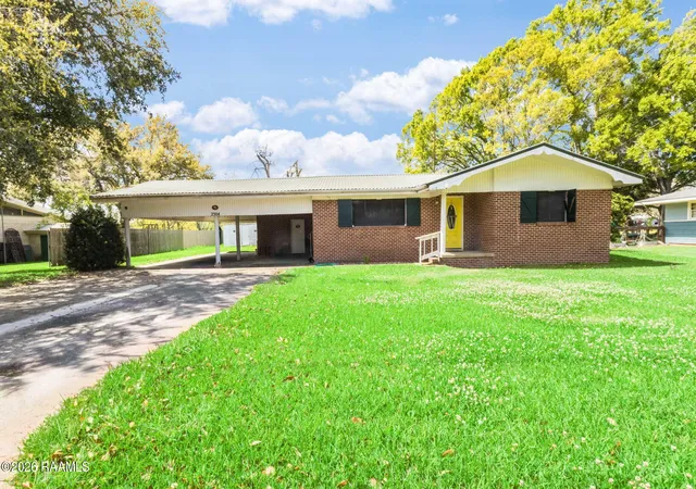 Photo 2 of Single family home for sale at 2304 Louisiana Dr, New Iberia, LA 70560 | MLS# 2600002066 | Listing updated on 2026-04-27