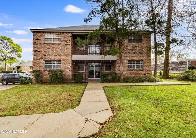 Homes for sale in Lafayette, LA | 3121 Johnston St, Lafayette, LA 70503
