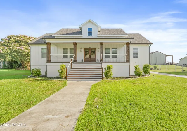 Homes for sale in Delcambre, LA | 508 W Laodis St, Delcambre, LA 70528 | MLS# 2600005817