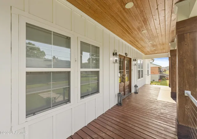 Homes for sale in Delcambre, LA | 508 W Laodis St, Delcambre, LA 70528 | MLS# 2600005817