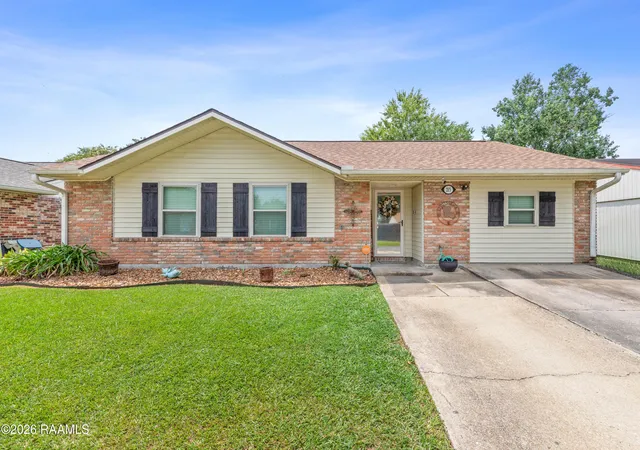 Photo 1 of Single family home for sale at 215 Village Ln, Lafayette, LA 70506 | MLS# 2600007508 | Listing updated on 2026-09-18