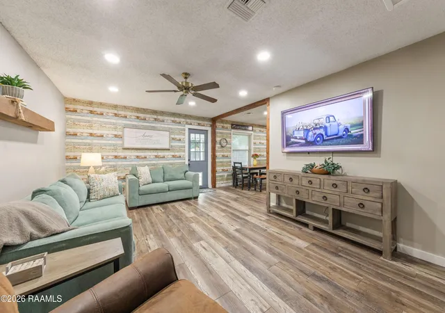 Photo 3 of Single family home for sale at 215 Village Ln, Lafayette, LA 70506 | MLS# 2600007508 | Listing updated on 2026-09-18