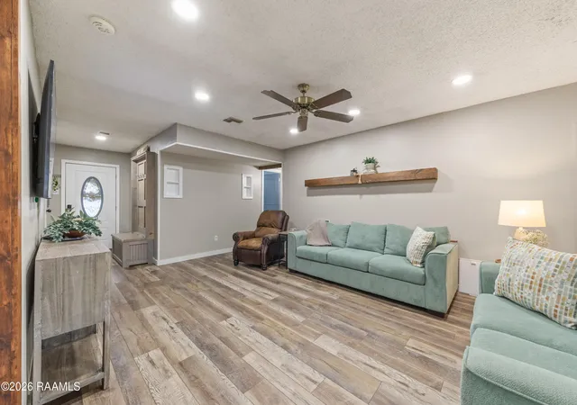 Photo 4 of Single family home for sale at 215 Village Ln, Lafayette, LA 70506 | MLS# 2600007508 | Listing updated on 2026-09-18