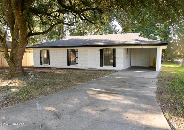 Single family home for sale at 404 Rampart St, Carencro, LA 70520 | MLS# 2600008134
