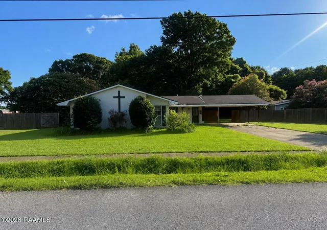 Homes for sale in Lafayette, LA | 117 Charles Dr, Lafayette, LA 70508 | MLS# 2600006219