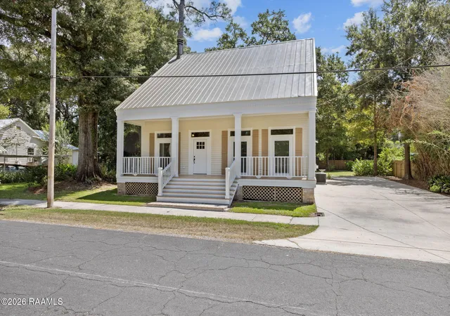 Photo 2 of Sale Pending at 120 N Pinaud St, St. Martinville, LA 70582 | MLS# 2600007894 | Listing updated on 2026-09-14