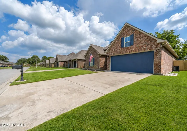 Photo 3 of Single family home for sale at 121 Peak Valley St, Youngsville, LA 70592 | MLS# 2600007672 | Listing updated on 2026-09-08