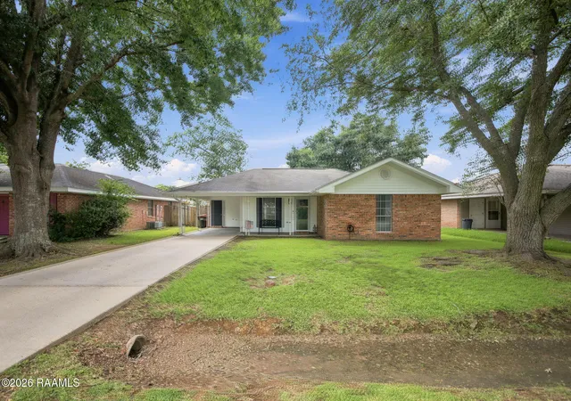 Homes for sale in Youngsville, LA | 130 Marietta Dr, Youngsville, LA 70592 | MLS# 2600005929