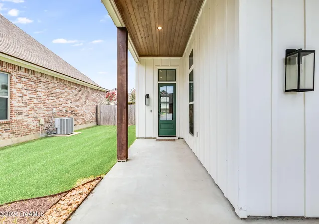 Homes for sale in Broussard, LA | 415 Easy Rock Landing Dr, Broussard, LA 70518 | MLS# 2600004400