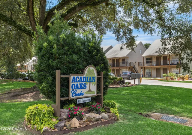 Homes for sale in Lafayette, LA | 300 Lozes Ave, Lafayette, LA 70508
