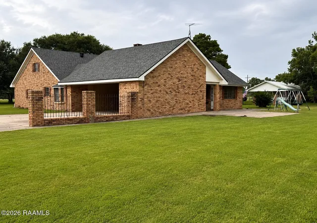 Photo 3 of Single family home for sale at 5517 Resweber Hwy, Saint Martinville, LA 70582 | MLS# 2600006677 | Listing updated on 2026-10-06