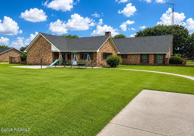 Photo 4 of Single family home for sale at 5517 Resweber Hwy, Saint Martinville, LA 70582 | MLS# 2600006677 | Listing updated on 2026-10-06