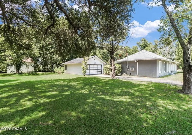 3rd image of 120 S Pinaud St, St. Martinville, LA 70582 | MLS# 2600007806