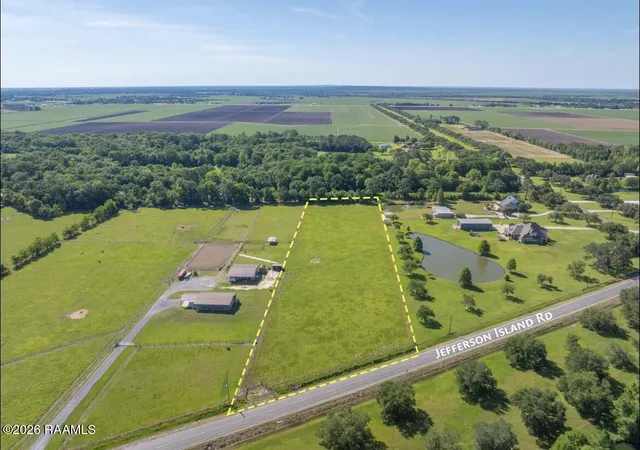 Photo 1 of Land for sale at 0 Jefferson Is Rd, New Iberia, LA 70560 | MLS# 2600003951 | Listing updated on 2026-08-14