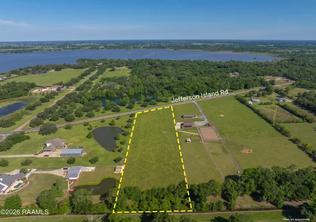 Photo 4 of Land for sale at 0 Jefferson Is Rd, New Iberia, LA 70560 | MLS# 2600003951 | Listing updated on 2026-08-14