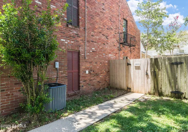 3rd image of 200 Curtis St #D, Lafayette, LA 70506 | MLS# 2600006353