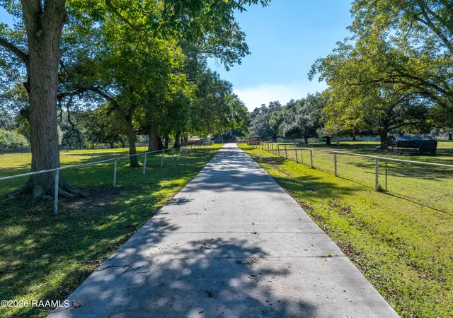 2nd image of 726 E Broussard Rd, Lafayette, LA 70508 | MLS# 2600000446