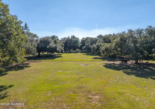 Photo 34 of Mansion for sale at 726 E Broussard Rd, Lafayette, LA 70508 | MLS# 2600000446 | Listing updated on 2026-01-30