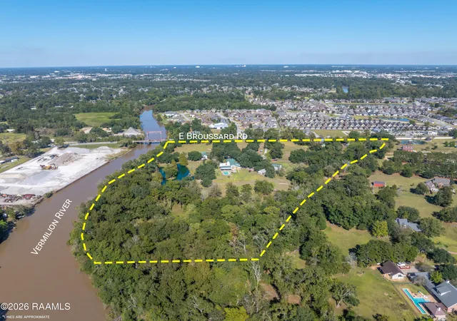 3rd image of 726 E Broussard Rd, Lafayette, LA 70508 | MLS# 2600000446