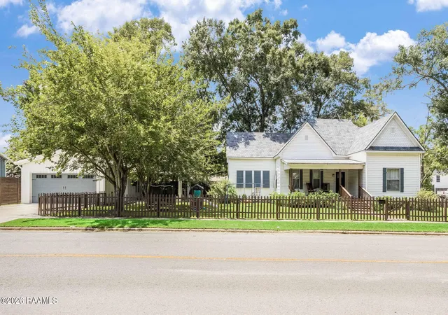 Photo 2 of Single family home for sale at 625 E 2nd Street, Crowley, LA 70526 | MLS# 2600006072 | Listing updated on 2026-07-03