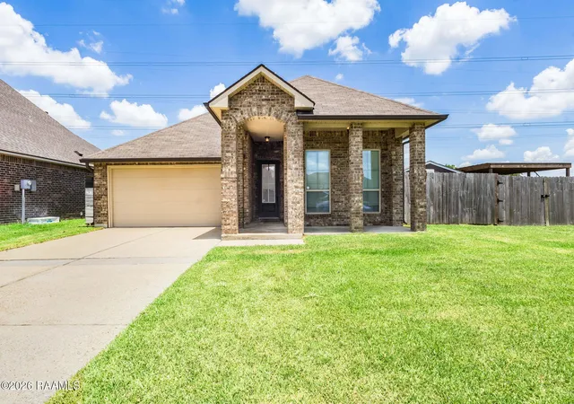 Photo 1 of Single family home for sale at 200 Lakefront Dr, Rayne, LA 70578 | MLS# 2600007423 | Listing updated on 2026-08-13