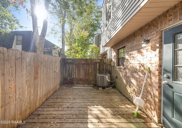 2nd image of 100 Winchester Dr, Lafayette, LA 70506
