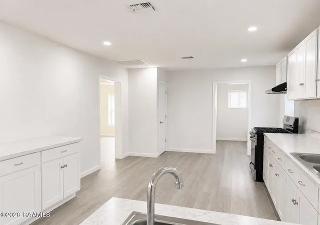 Photo 3 of Single family home for sale at 125 Delasalle Dr, New Iberia, LA 70560 | MLS# 2600007572 | Listing updated on 2026-10-04