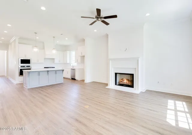 4th image of 104 Lisburn Dr, Lafayette, LA 70507 | MLS# 2600005574