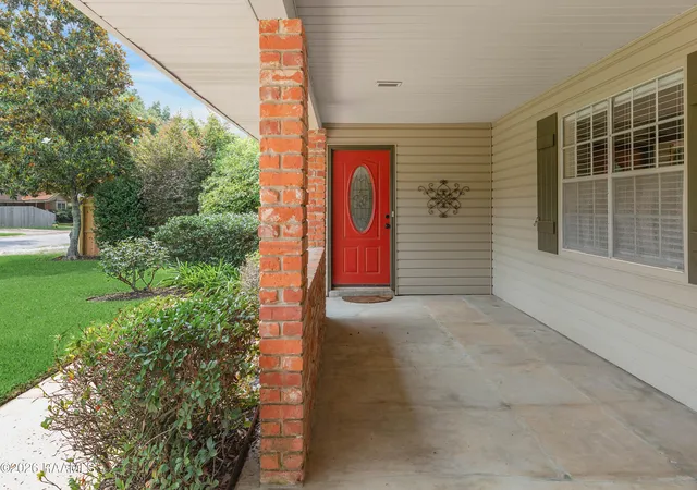 2nd image of 418 Corona Dr, Lafayette, LA 70503 | MLS# 2600005867