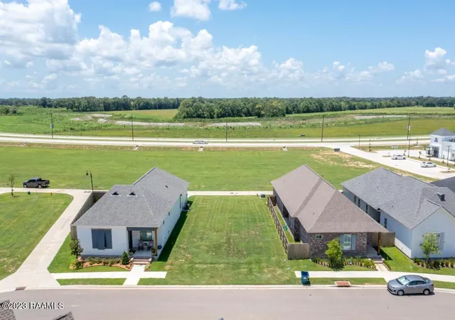 4th image of 108 Oak Village Dr, Scott, LA 70583 | MLS# 23006596