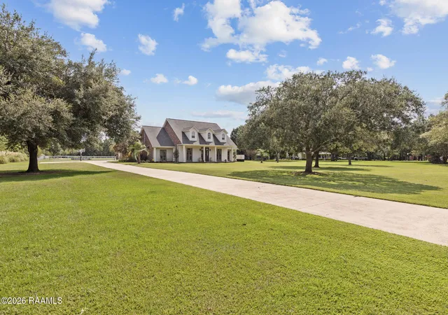 Photo 3 of Sale Pending at 411 Copperfield Wy, Youngsville, LA 70592 | MLS# 2600008114 | Listing updated on 2026-09-16