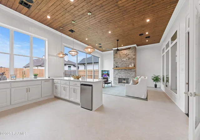 Photo 3 of Single family home for sale at 207 Crossbill Dr, Lafayette, LA 70508 | MLS# 24009710 | Listing updated on 2026-08-30