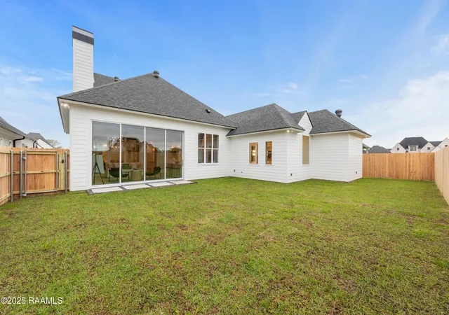 Photo 4 of Single family home for sale at 207 Crossbill Dr, Lafayette, LA 70508 | MLS# 24009710 | Listing updated on 2026-08-30