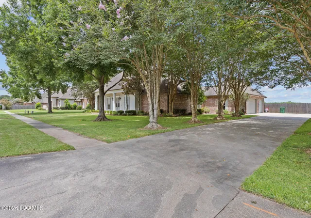 2nd image of 208 Hundred Oaks Dr, Youngsville, LA 70592 | MLS# 2600006823
