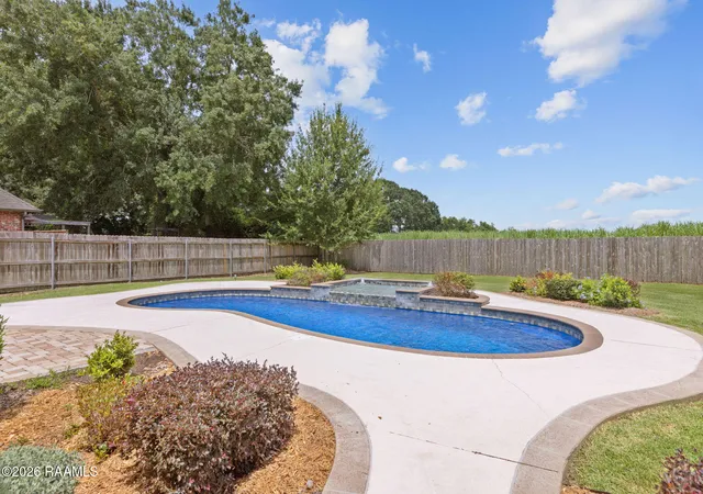 3rd image of 208 Hundred Oaks Dr, Youngsville, LA 70592 | MLS# 2600006823