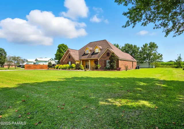 3rd image of 1141 Lake Martin Rd, Breaux Bridge, LA 70517 | MLS# 2500003202