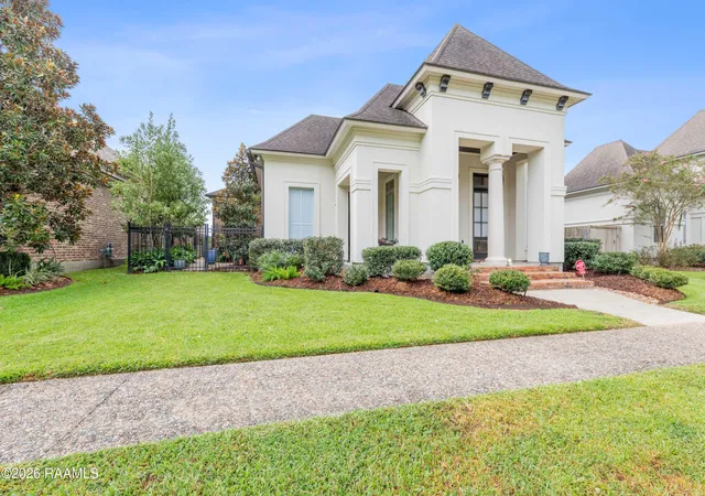Photo 3 of Sale Pending at 306 Gleneagles Cir, Broussard, LA 70518 | MLS# 2600008070 | Listing updated on 2026-09-20