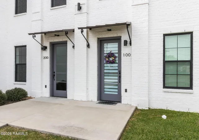 Homes for sale in Broussard, LA | 711 E Main St #200, Broussard, LA 70518 | MLS# 2600005785