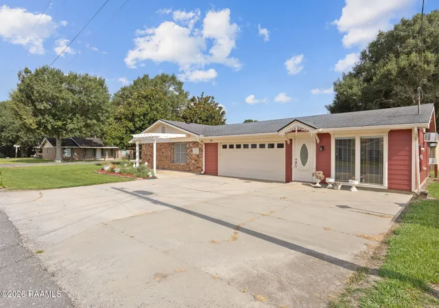 Photo 2 of Single family home for sale at 571 Mims Dr, Crowley, LA 70526 | MLS# 2600007480 | Listing updated on 2026-08-29