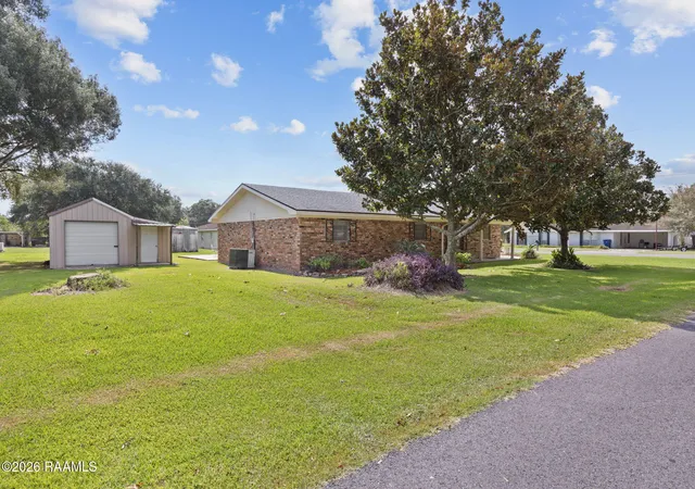 Photo 4 of Single family home for sale at 571 Mims Dr, Crowley, LA 70526 | MLS# 2600007480 | Listing updated on 2026-08-29