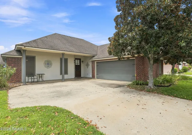 Photo 1 of Single family home for sale at 304 Hillbrooke Dr, Broussard, LA 70518 | MLS# 2600008008 | Listing updated on 2026-09-21