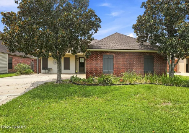 Photo 2 of Single family home for sale at 304 Hillbrooke Dr, Broussard, LA 70518 | MLS# 2600008008 | Listing updated on 2026-09-21