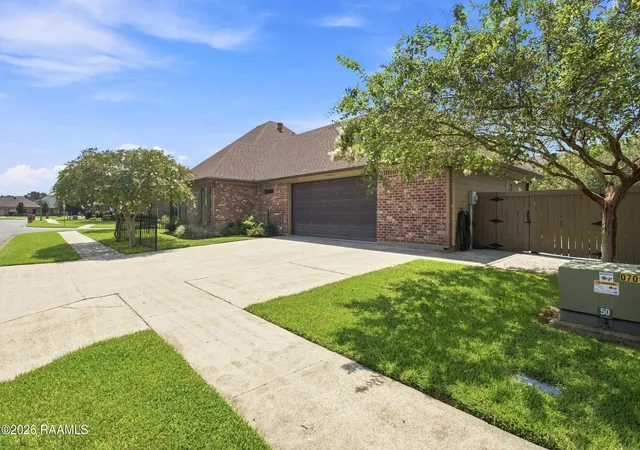 Photo 3 of Single family home for sale at 100 Gatesmere Ct, Lafayette, LA 70508 | MLS# 2600008161 | Listing updated on 2026-09-04