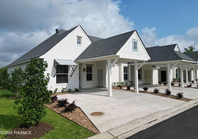 Photo 3 of Townhouse for sale at 301 Edsall Ln, Lafayette, LA 70503 | MLS# 2600007930 | Listing updated on 2026-08-26