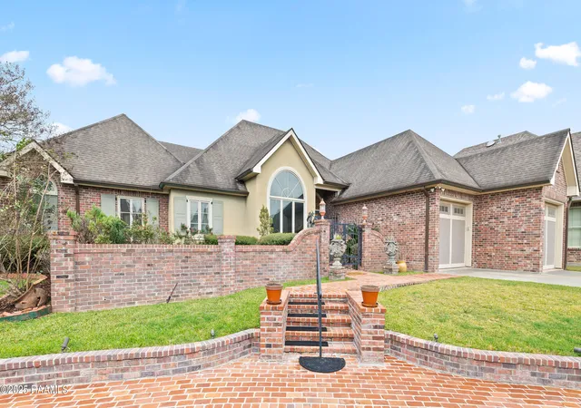 1st image of 12 Steamboat Bnd Blvd, New Iberia, LA 70563 | MLS# 2500005686
