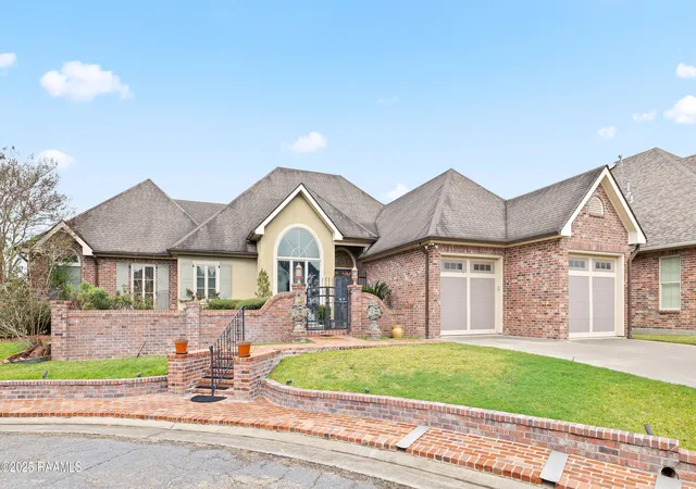 2nd image of 12 Steamboat Bnd Blvd, New Iberia, LA 70563 | MLS# 2500005686