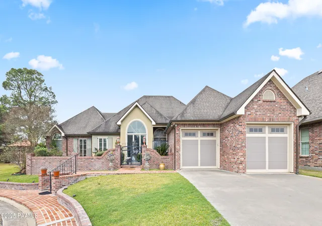 3rd image of 12 Steamboat Bnd Blvd, New Iberia, LA 70563 | MLS# 2500005686