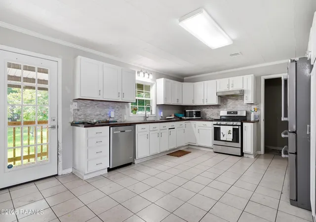 3rd image of 705 Lillian St, New Iberia, LA 70560 | MLS# 2600007853