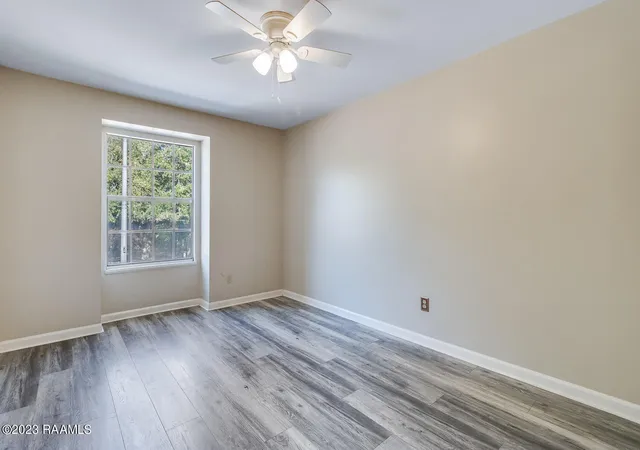 2nd image of 211 Versailles Blvd, Lafayette, LA 70501